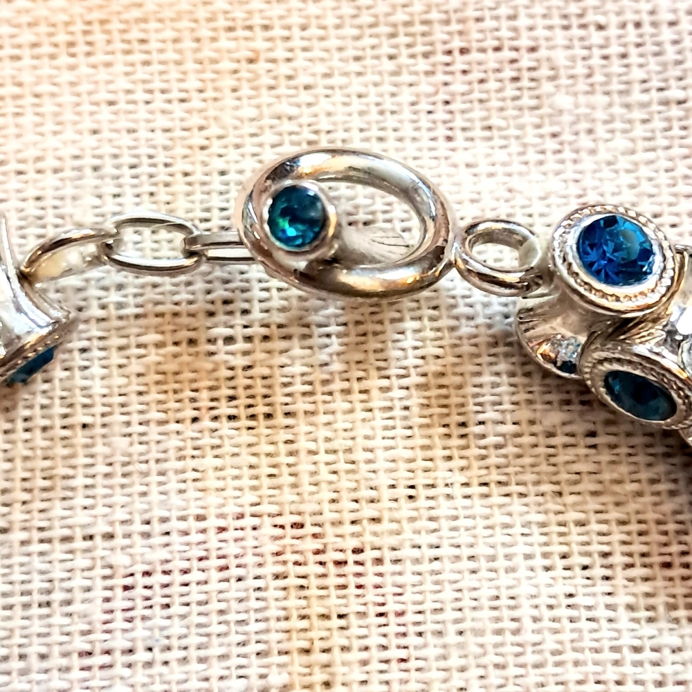 🌇HOLD for CG.🌇NWOT Stainless Steel Blue Stone Beaded Stretch Toggle Bracelet - Picture 4 of 8
